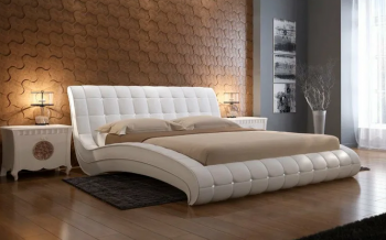 Двуспальные кровати в квартире в Талице